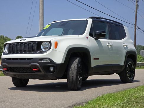 Used 2023 Jeep Renegade Trailhawk w/ Trailhawk Elite Group AWD/4WD image 15