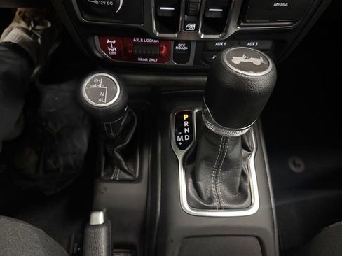 Used 2024 Jeep Wrangler Willys image 44