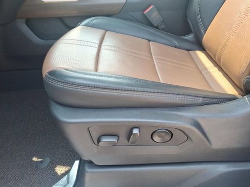 Used 2024 Chevrolet Silverado 2500 High Country w/ High Country Premium Package AWD/4WD image 18
