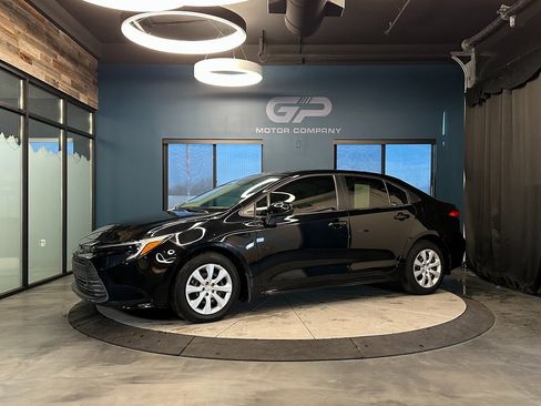 Used 2025 Toyota Corolla LE image 7