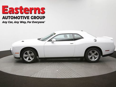 Used 2022 Dodge Challenger SXT image 57