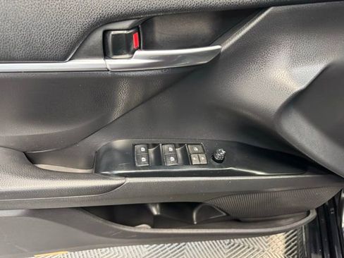 Used 2019 Toyota Camry SE image 12