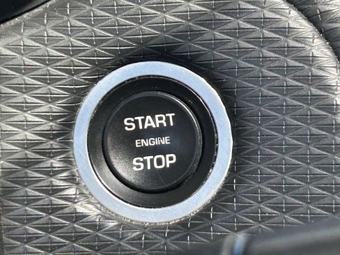 Used 2018 Land Rover Range Rover Velar R-Dynamic SE AWD/4WD image 33