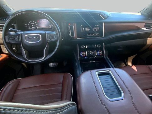 Used 2023 GMC Yukon Denali Ultimate w/ LPO, Floor Liner Package AWD/4WD image 16