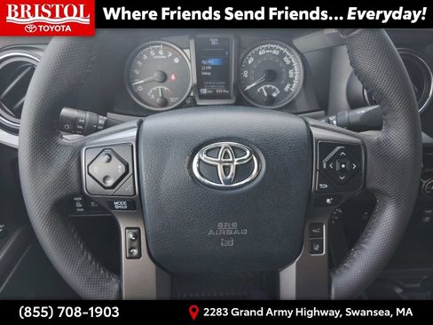Used 2018 Toyota Tacoma TRD Off-Road w/ Technology Package AWD/4WD image 19