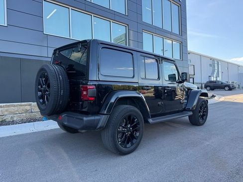Used 2022 Jeep Wrangler Unlimited Sahara AWD/4WD image 3