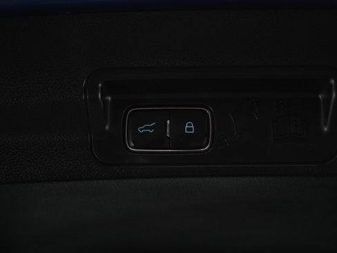 Used 2023 Ford Explorer Limited image 21