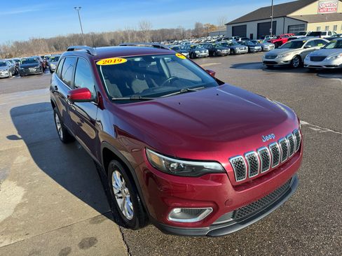 Used 2019 Jeep Cherokee Latitude w/ Cold Weather Group image 3