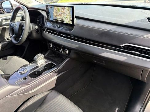 Used 2025 Mitsubishi Outlander ES FWD image 11