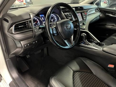 Used 2019 Toyota Camry SE FWD image 19