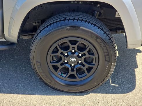 Used 2022 Toyota Tacoma SR5 w/ Technology Package AWD/4WD image 33