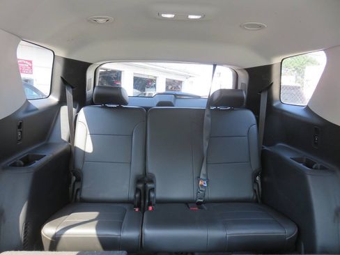 Used 2021 Chevrolet Traverse LT w/ LT Premium Package AWD/4WD image 24