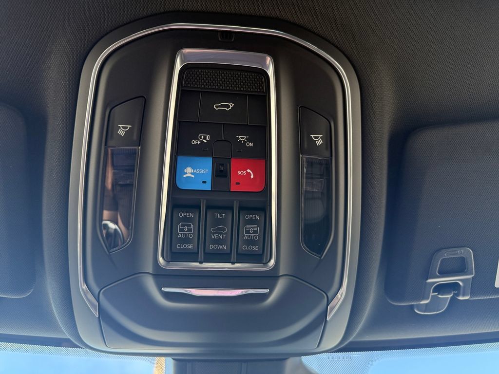 New 2025 Jeep Grand Cherokee Limited w/ Luxury Tech Group II RWD image 24