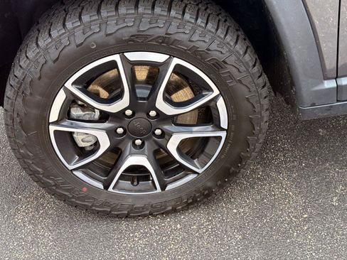 Used 2024 Jeep Compass Trailhawk image 5