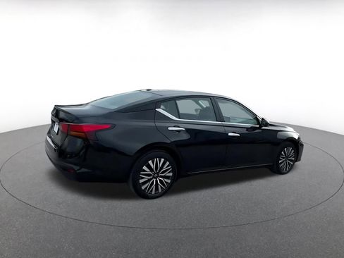 Used 2025 Nissan Altima 2.5 SV image 15