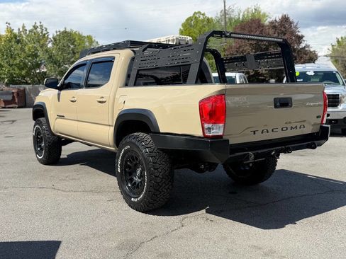 Used 2020 Toyota Tacoma TRD Off-Road w/ Technology Package AWD/4WD image 9