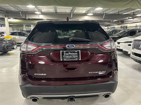 Used 2018 Ford Edge Titanium w/ Equipment Group 301A image 3