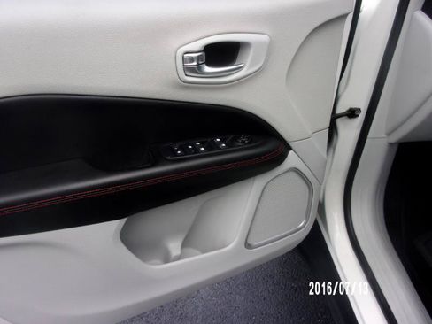 Used 2021 Jeep Compass Limited AWD/4WD image 8