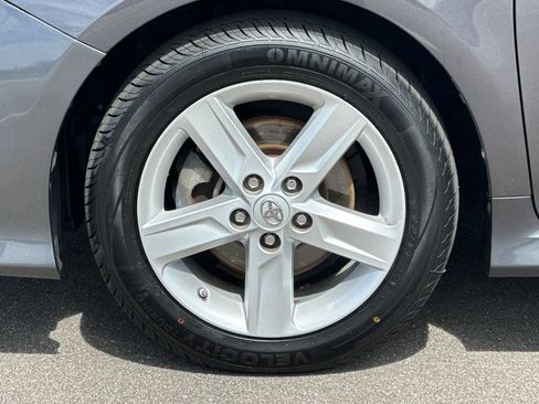 Used 2014 Toyota Camry SE FWD image 23