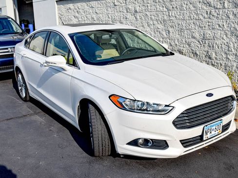 Used 2015 Ford Fusion SE w/ Equipment Group 202A FWD image 3