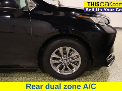 Used 2023 Toyota Sienna XLE FWD image 13