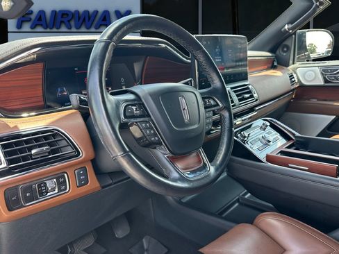 Used 2023 Lincoln Navigator Reserve AWD/4WD image 16