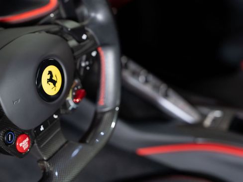 Used 2018 Ferrari 812 Superfast RWD image 24