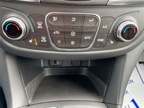 Used 2018 Chevrolet Equinox LT image 24