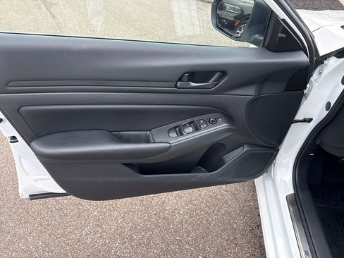 Used 2024 Nissan Altima 2.5 S image 22