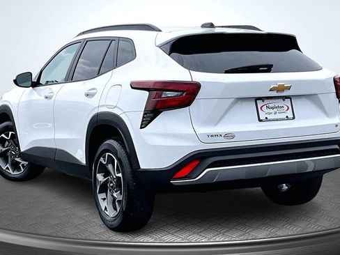 Used 2025 Chevrolet Trax LT image 14