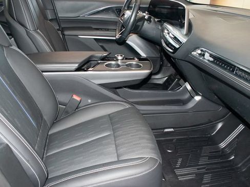 Used 2025 Cadillac Lyriq Sport w/ LPO, Floor Liner Package AWD/4WD image 10