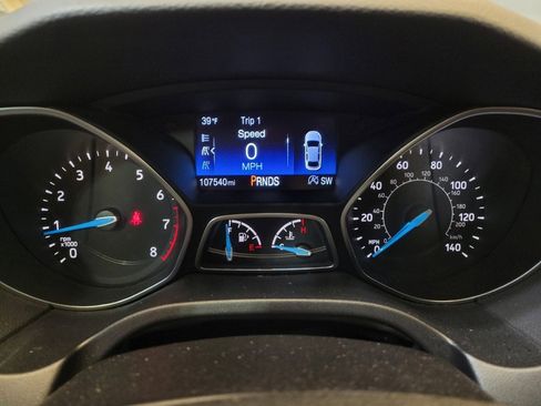Used 2018 Ford Focus SE w/ SE Appearance Package FWD image 23