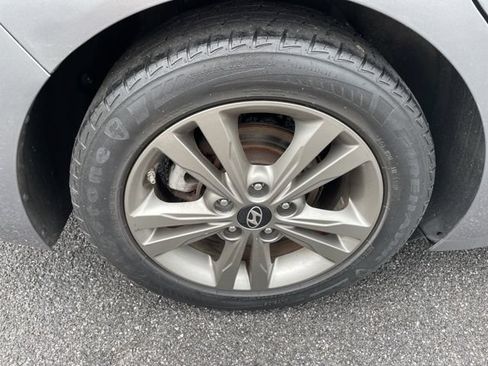 Used 2018 Hyundai Elantra SEL FWD image 9