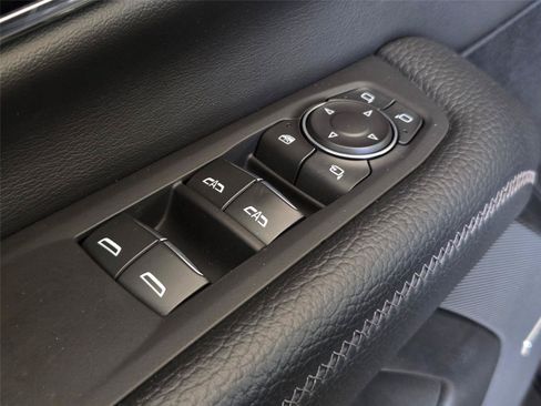 Used 2025 GMC Yukon Denali RWD image 26