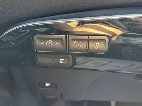 Used 2017 Toyota Prius Three FWD image 28