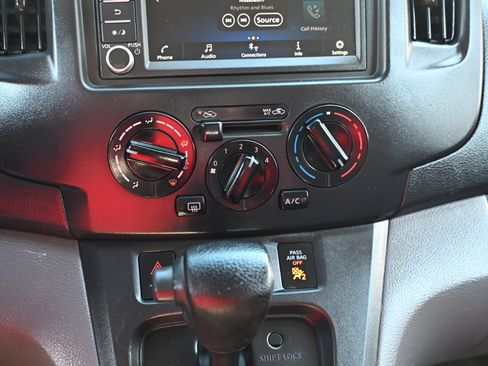Used 2020 Nissan NV200 SV w/ Back Door Glass Package image 21