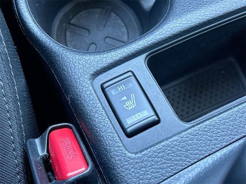 Used 2018 Nissan Rogue SV w/ Premium Package image 17