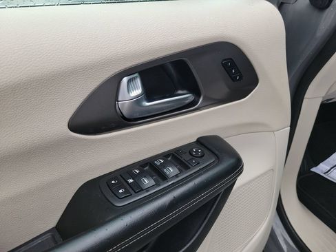 Used 2022 Chrysler Pacifica Touring-L FWD image 19