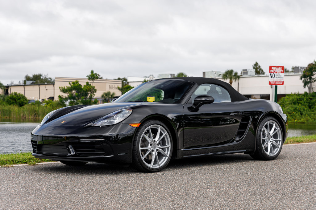 Used 2025 Porsche 718 Boxster RWD image 12