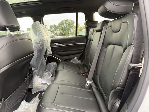 New 2026 Jeep Grand Cherokee Limited image 24