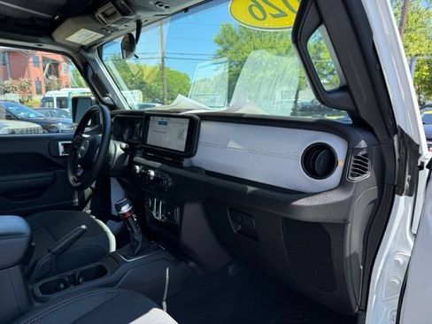 Used 2026 Jeep Wrangler Sport AWD/4WD image 18