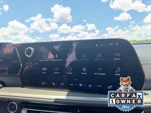 Used 2025 Chevrolet Traverse LT FWD image 24