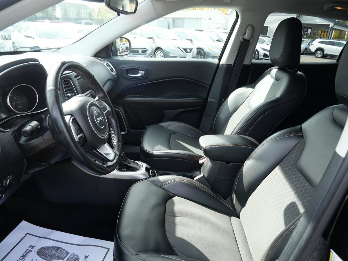 Used 2018 Jeep Compass Latitude w/ Cold Weather Group AWD/4WD image 10