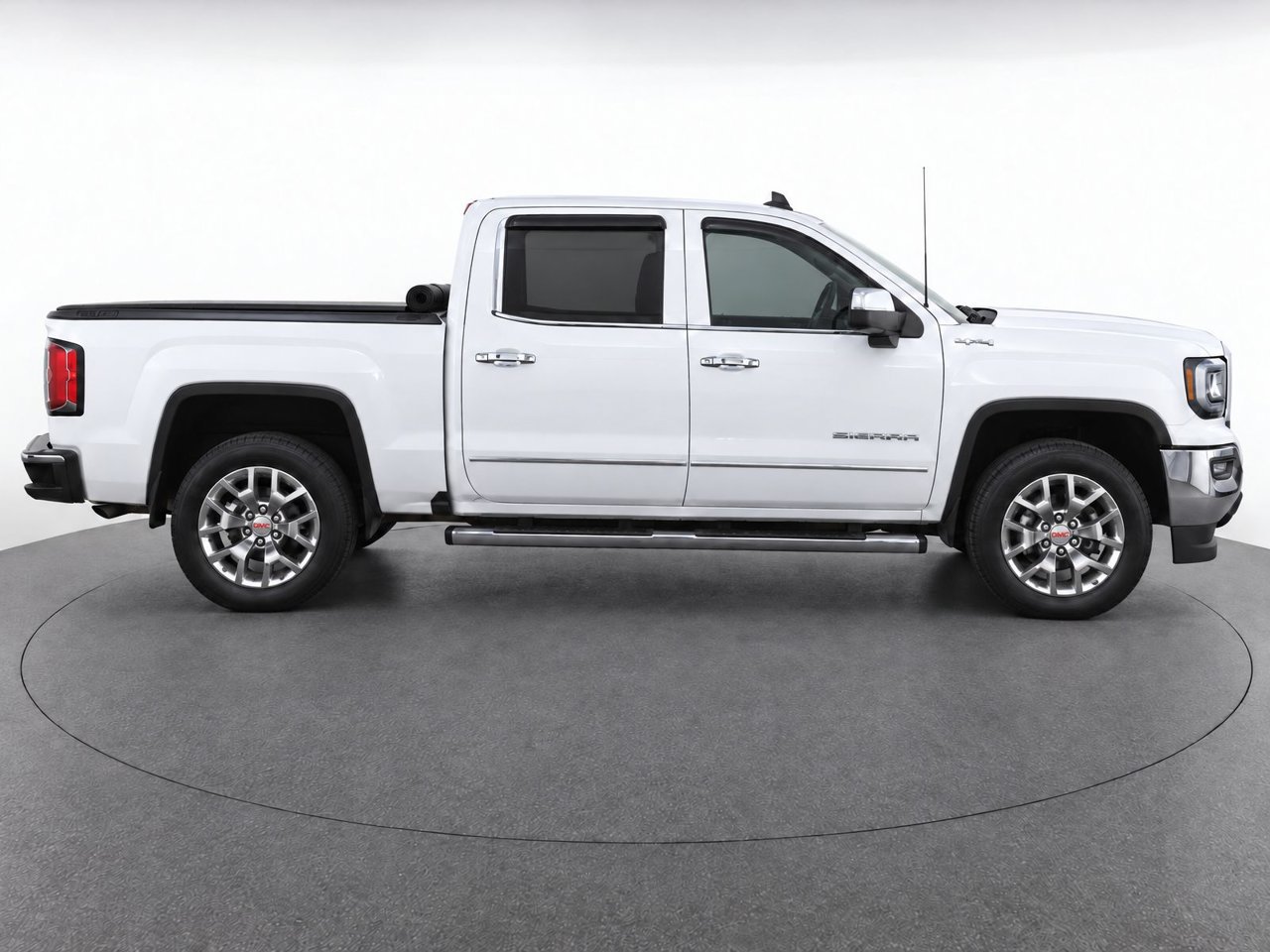 Used 2018 GMC Sierra 1500 SLT w/ SLT Premium Package AWD/4WD image 8