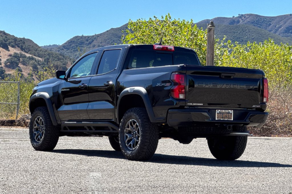 Used 2024 Chevrolet Colorado ZR2 w/ Safety Package AWD/4WD image 6