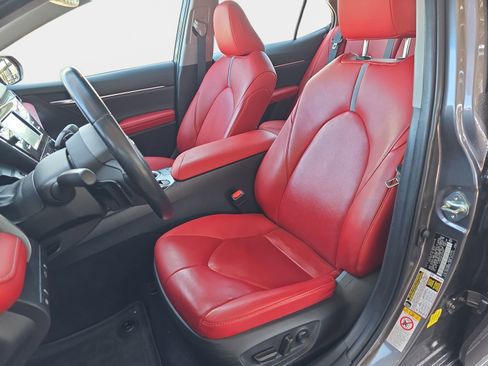 Used 2018 Toyota Camry XSE image 16