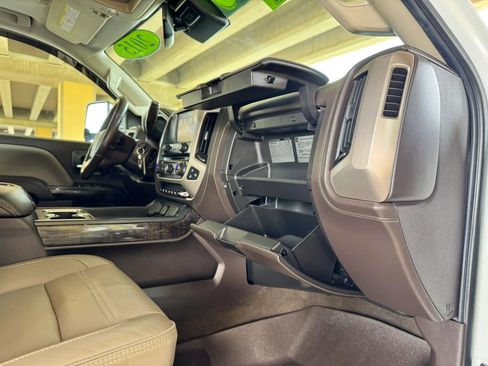 Used 2015 GMC Sierra 3500 Denali w/ Duramax Plus Package image 32