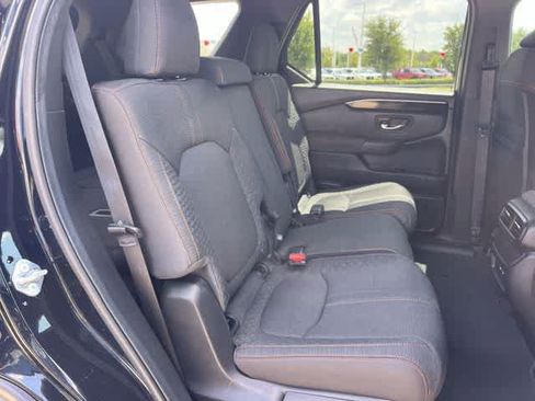 Certified 2025 Honda Pilot Sport image 14