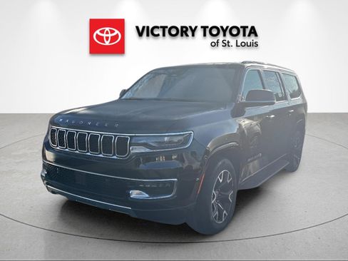 Used 2024 Jeep Wagoneer L Series III w/ Flexible Seating Group image 1