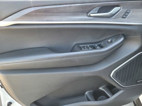 Used 2021 Jeep Grand Cherokee L Limited image 16